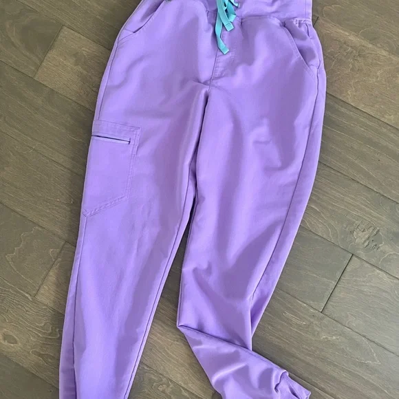 Lilac Dawn Scrub Set - Picture 7 of 9